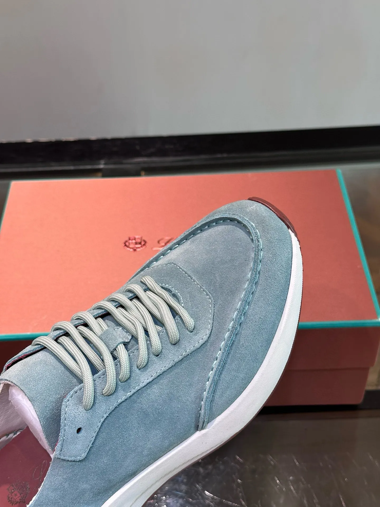 Factory price: 540💰Loro men's shoes💰iana niche Loro classic jogging shoes, men's lace-up casual shoes and sneakers, high-quality lightweight and comfortable fabrics, suitable for outdoor leisure, the color scheme is young and energetic, and it looks great with sportswear or casual suits! Size: 39-46 (customized sizes of 45 and 46 are non-refundable)
